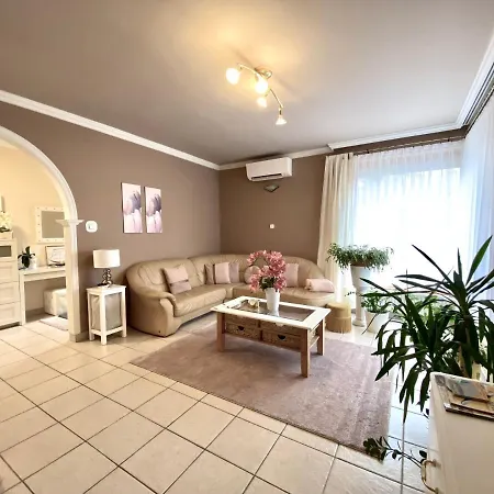 Apartament Do-ti Apartmanhaz