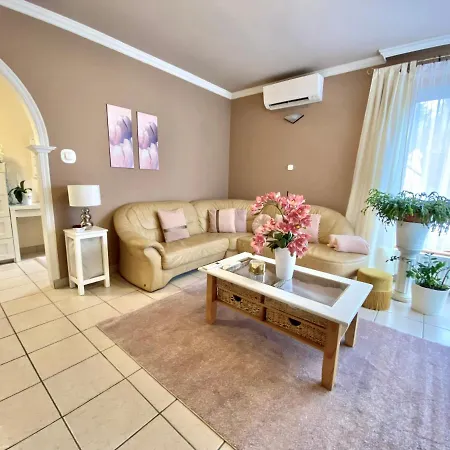 Do-ti Apartmanhaz *