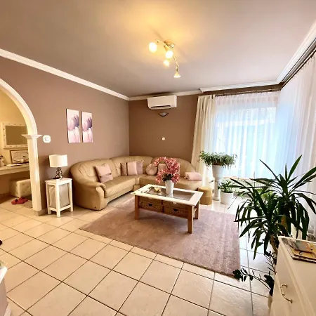 Do-ti Apartmanhaz Διαμέρισμα Balatonlelle