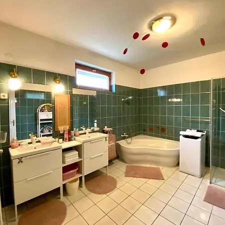 Do-ti Apartmanhaz *