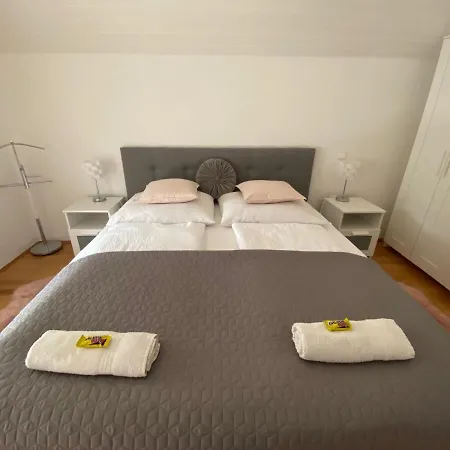 Apartament Do-ti Apartmanhaz *