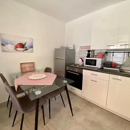 Apartament Do-ti Apartmanhaz *