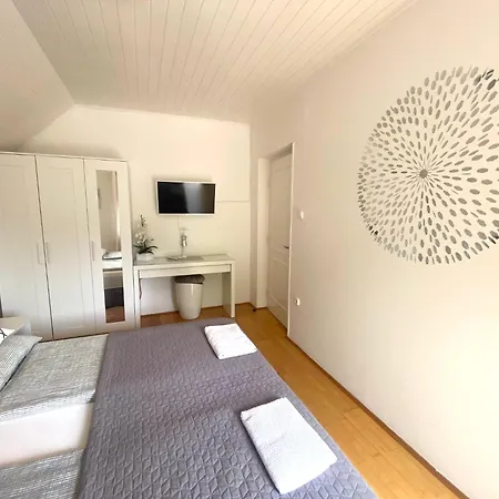 Apartament Do-ti Apartmanhaz *
