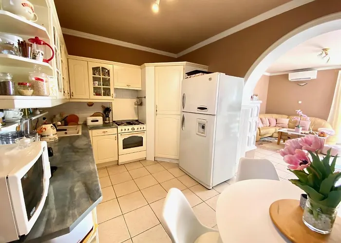 Do-ti Apartmanhaz 巴拉通雷勒