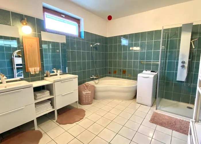 Do-ti Apartmanhaz * 巴拉通雷勒